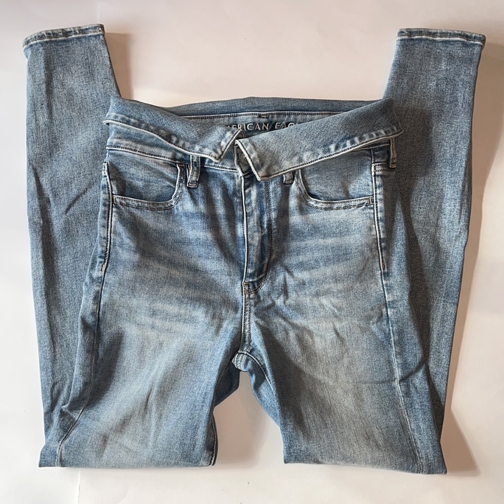 AMERICAN EAGLE Fold-Over Waistband Super High Rise Jegging